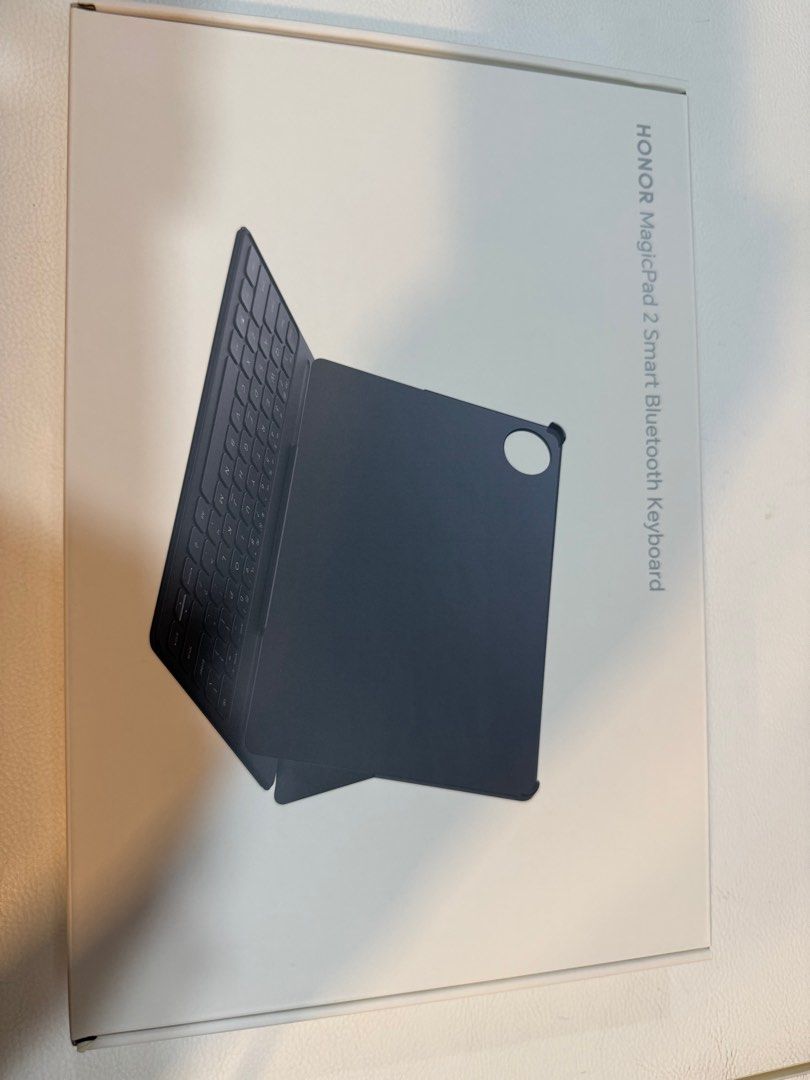 Honor Magicpad 2 keyboard (Category: Other Accessories) located in Singapore. Submitted by ranchu2015 (Listing ID 1370920706, Image 1). Description: Brand new sealed set.