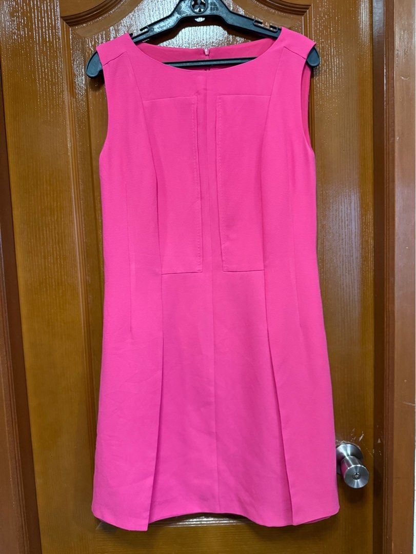 Hot Pink Dress (Category: Dresses) located in San Pedro. Submitted by _imharu (Listing ID 1370813038, Image 1). Description: Length: 35 inches Hot pink dress Medium.