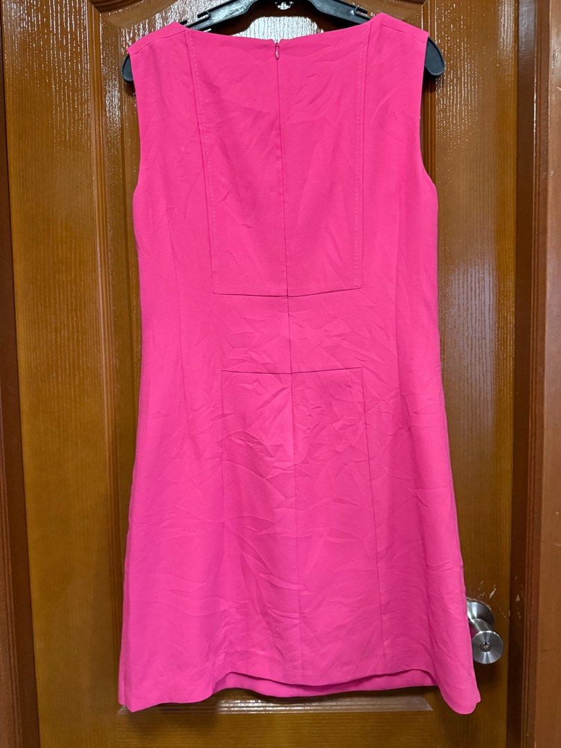 Hot Pink Dress (Category: Dresses) located in San Pedro. Submitted by _imharu (Listing ID 1370813038, Image 2). Description: Length: 35 inches Hot pink dress Medium.