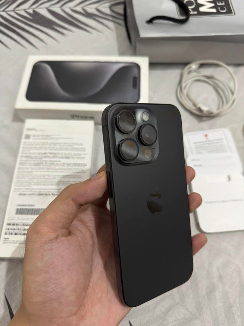 Iphone 15 pro 256gb (Category: iPhone 15 Series) located in Manila. Submitted by paraisolex37276 (Listing ID 1370958099, Image 1). Description: Swap add ako 5k Iphone 15 pro 256gb 88 battery life Us varriant Esim With original box Complete.