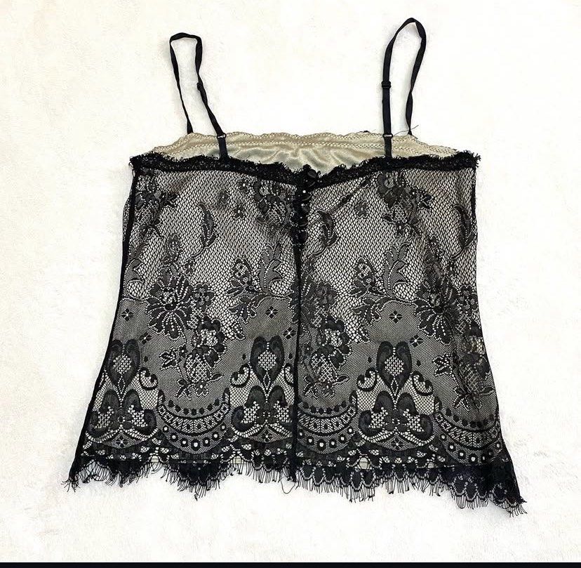 Lace top (Category: Sleeveless) located in Alaminos. Submitted by cocoelatte_ (Listing ID 1370841191, Image 1). Description: .