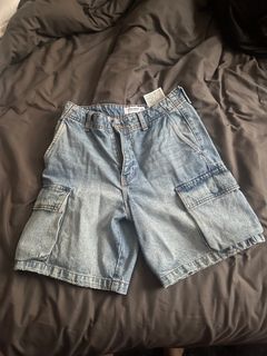 (Category: ) located in . Submitted by clearingclothesidontuse (Listing ID 1370821076, Image 1). Description: .