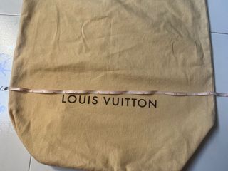 (Category: ) located in . Submitted by vintageauthentic (Listing ID 1370861404, Image 1). Description: .