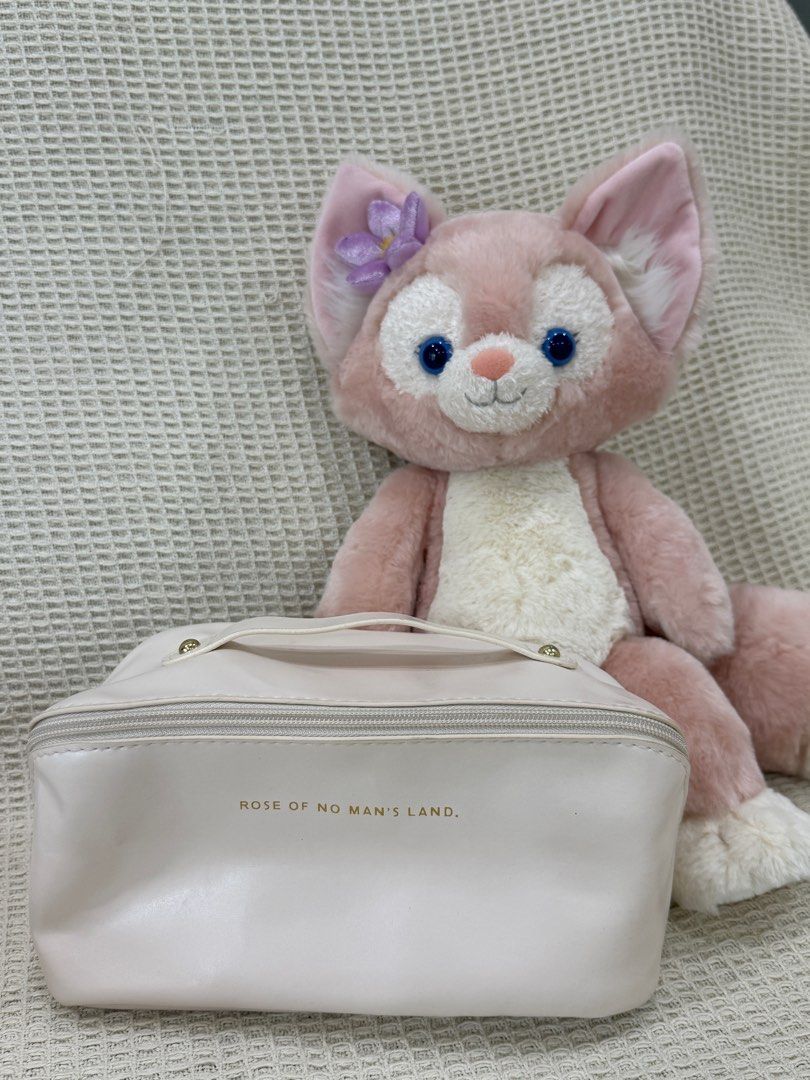 Makeup Pouch (Category: Purses & Pouches) located in Kuala Lumpur. Submitted by virosec (Listing ID 1370869401, Image 1). Description: Super big compartment 🫶🏻.