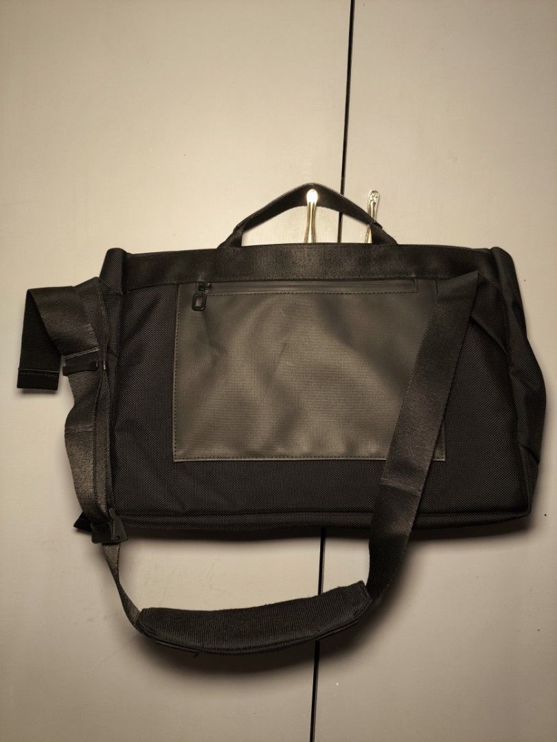 MATHEMATIK Hawk C1 Messenger Bag (Category: Laptop Bags & Sleeves) located in Manila. Submitted by rewearables.mnl (Listing ID 1370942172, Image 2). Description: FOR SALE: MATHEMATIK Hawk C1 Messenger Bag CONDITION: 10/10 COLOR RATE:10/10 BAG SPECIFICATION: Size: 38(W)x28(H)x11(D)cm Laptop Pocket Dimensions: 34.8 x 23 x 2 cm Maximum Length of Shoulder Strap: 109 cm 3000 FREESHIPPING.
