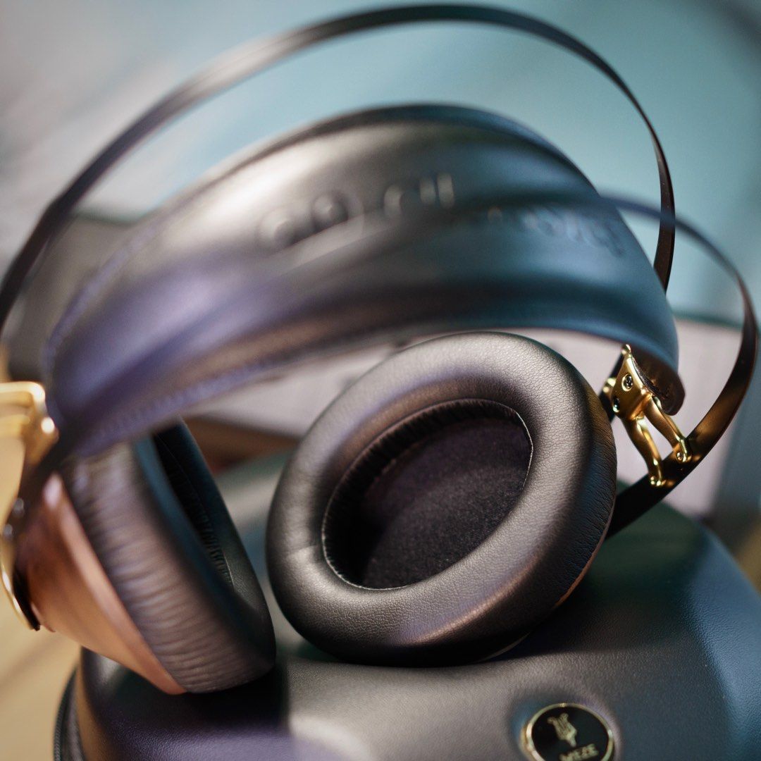 Meze 99 Classics Walnut Closed Back Headphones62863062073219113