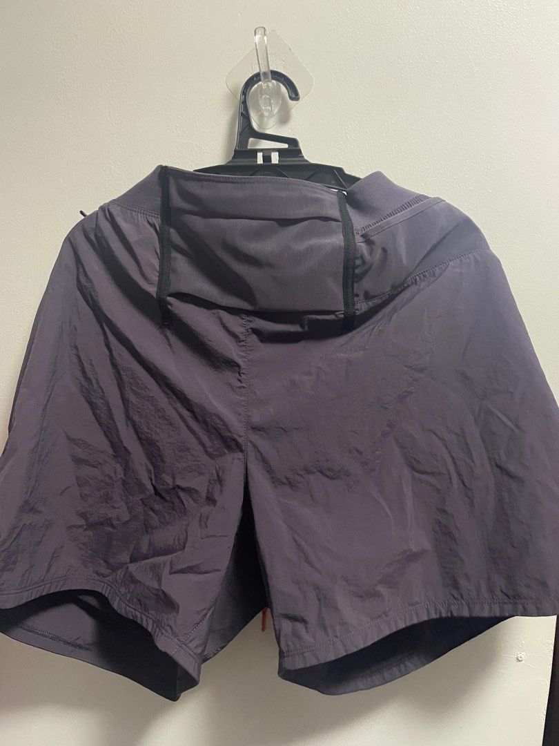 New Balance 2in1 Shorts (Category: Shorts) located in Muntinlupa City. Submitted by kdloading (Listing ID 1370838279, Image 2). Description: New Balance 2in 1 Running Shorts Large Good as new 1000.