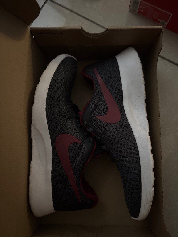 Nike Tanjun (Category: Sneakers) located in Puchong. Submitted by 2000lcy (Listing ID 1370791237, Image 2). Description: Condition 9/10.