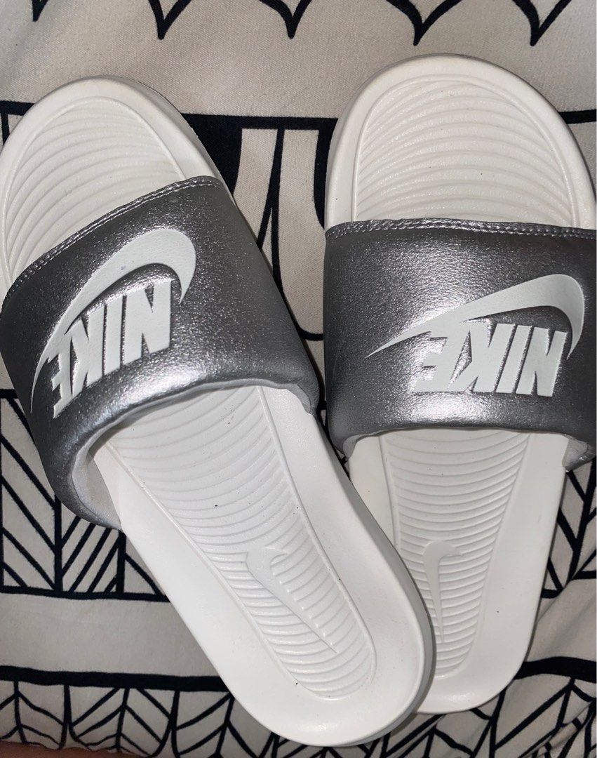 Nike Womens Victori One Slide (Category: Slippers and slides) located in Quezon City. Submitted by collect_n_select (Listing ID 1370884481, Image 3). Description: Size: US 10 inches (27 cm) RFS: no box as this was only gifted, but too big for my feet.