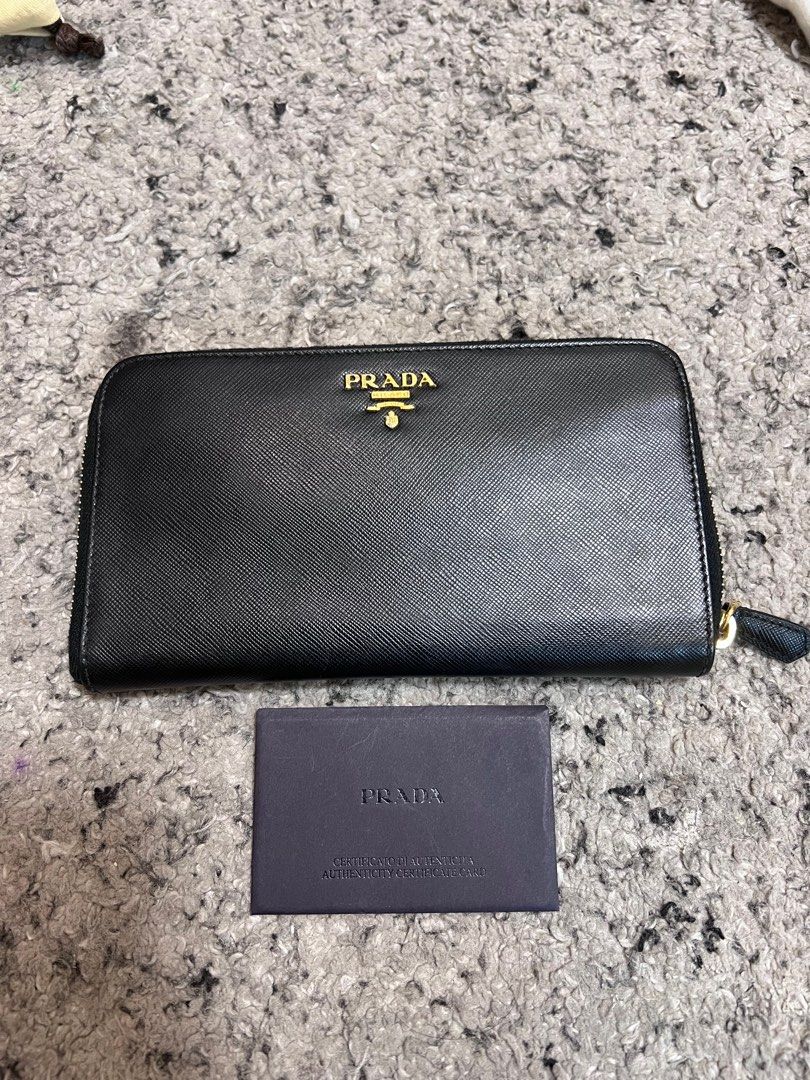 prada wallet (Category: Luxury Bags & Wallets) located in Las Pinas. Submitted by odee25 (Listing ID 1370940522, Image 1). Description: prada zip wallet black .
