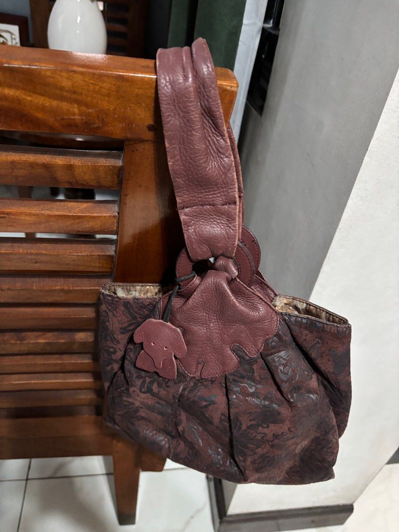 Pre owned Original Ibiza leather bag. Slightly used (Category: Purses & Pouches) located in Manila. Submitted by teresa_012673 (Listing ID 1370834097, Image 2). Description: Pre owned ibiza leather bag. Slightly used.