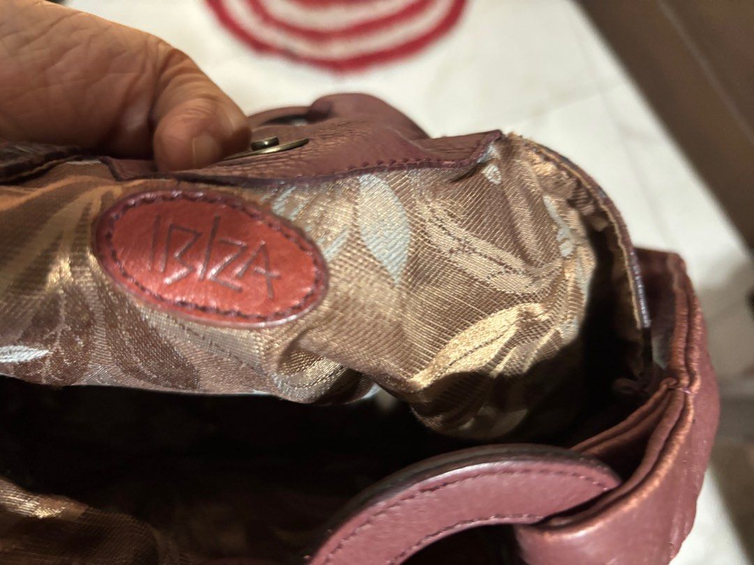 Pre owned Original Ibiza leather bag. Slightly used (Category: Purses & Pouches) located in Manila. Submitted by teresa_012673 (Listing ID 1370834097, Image 3). Description: Pre owned ibiza leather bag. Slightly used.