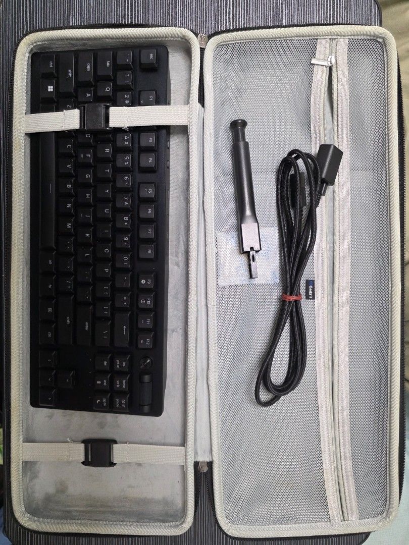Razer Deathstalker V2 Pro TKL (Category: Computer Keyboard) located in Singapore. Submitted by shafie_cheffie (Listing ID 1370902033, Image 1). Description: No box, all original accessories included. lightly used and I have switched gaming to my laptop.FOC key cap remover tool..