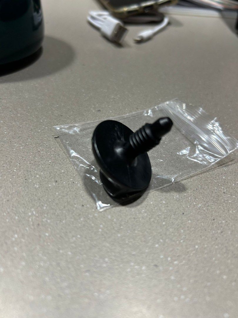 Saris knobs screw (Category: Parts & Accessories) located in Singapore. Submitted by sghandel (Listing ID 1370852041, Image 3). Description: If you see the ads means is available:) Best Price already Best Price $10 one pcs Worn out pcs - example only 😅 Deal Taman Jurong Area.