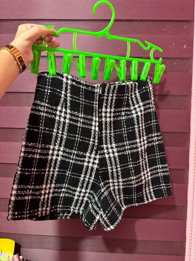 Skort (Category: Shorts) located in Bulacan. Submitted by henlooo03 (Listing ID 1370951165, Image 2). Description: size 26-27 length 15.