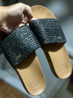 Slippers/ sandals (Reef)