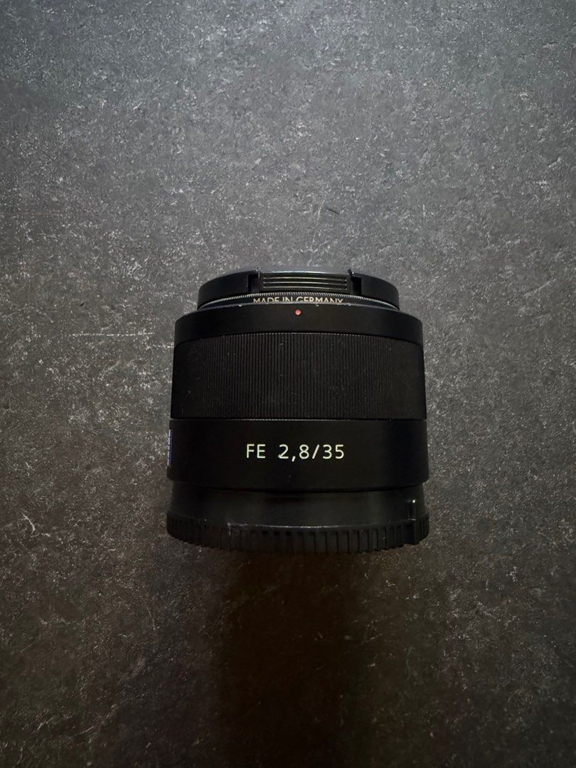 Sony FE35mm f2.8 Carls Zeiss Lens62863835261571112
