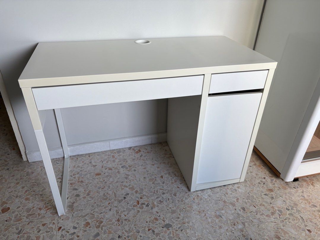 Study Table (Category: Tables & Sets) located in Singapore. Submitted by finestchoice (Listing ID 1370882172, Image 1). Description: Length 150cm Height 30cm Width 50cm If can collect today I am letting go for half the $30 .