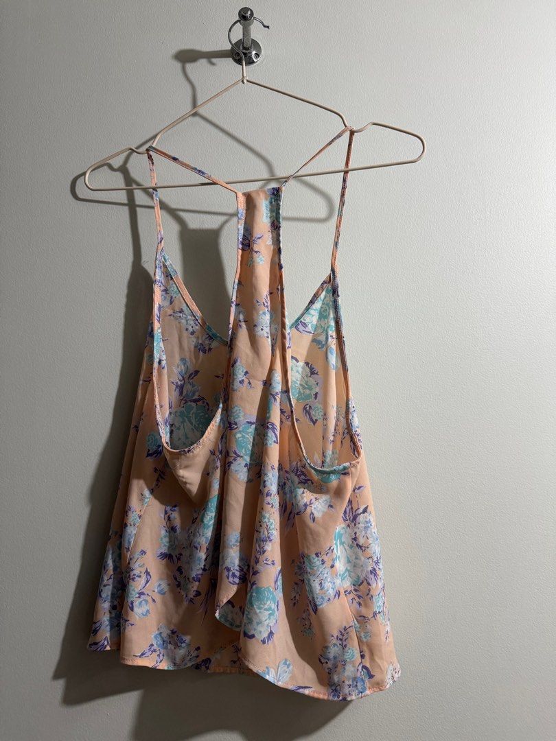 Supre Floral String Halter Top (Category: Blouses) located in Makati City. Submitted by danandy12 (Listing ID 1370895881, Image 2). Description: Floral pink halter top from Supre 🌸 Perfect for beach trips or casual events! Size: M-XL RFS: Decluttering .
