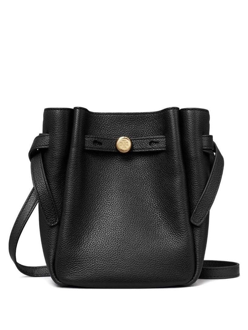 Tory burch romy orig (Category: Luxury Bags & Wallets) located in Caloocan City. Submitted by ericavi_g (Listing ID 1370976428, Image 1). Description: ‼️Brandnew‼️Selling low ‼️ New release ng tory burch romy yan bahala kyo sa iba 11k yan With tag Fit to Iphone promax Good deal pm me Lalamove ready.