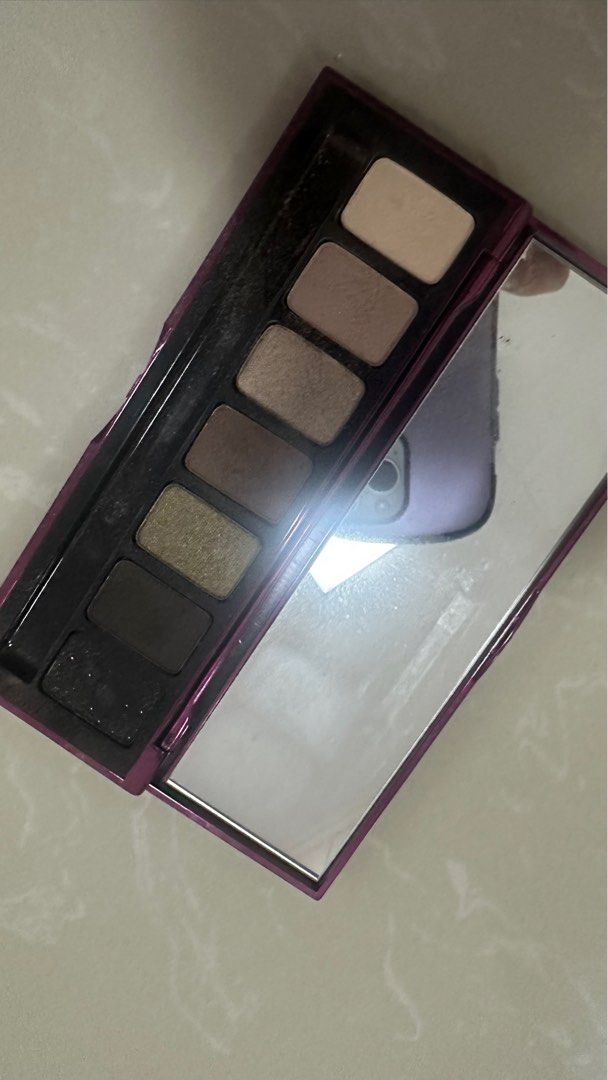 Urban decay & smashbox palette (Category: Makeup) located in Manila. Submitted by eychteee (Listing ID 1370823967, Image 2). Description: Expired..