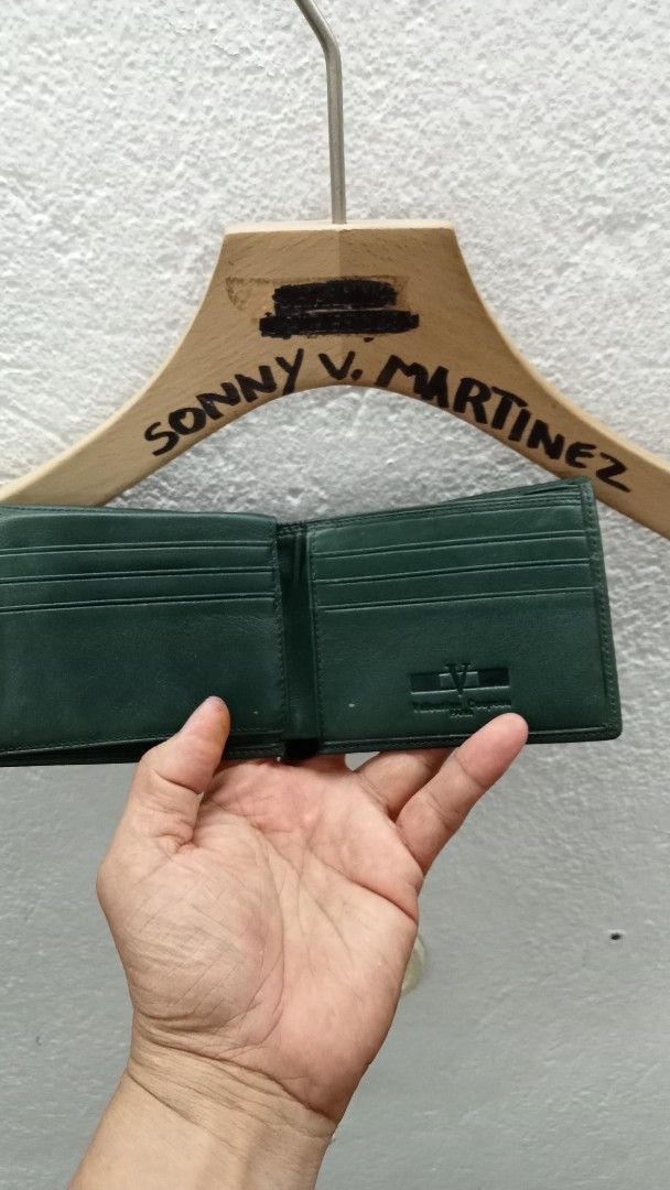 Valentino (Category: Luxury Bags & Wallets) located in Naga. Submitted by aboy1234245 (Listing ID 1370881157, Image 3). Description: Valentino Asnew.
