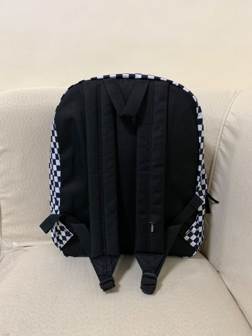 Vans backpack (Category: Backpacks) located in Manila. Submitted by zzlcmnds (Listing ID 1370950926, Image 2). Description: Brand new and orig Mall price is 3k Selling for only 1,800.