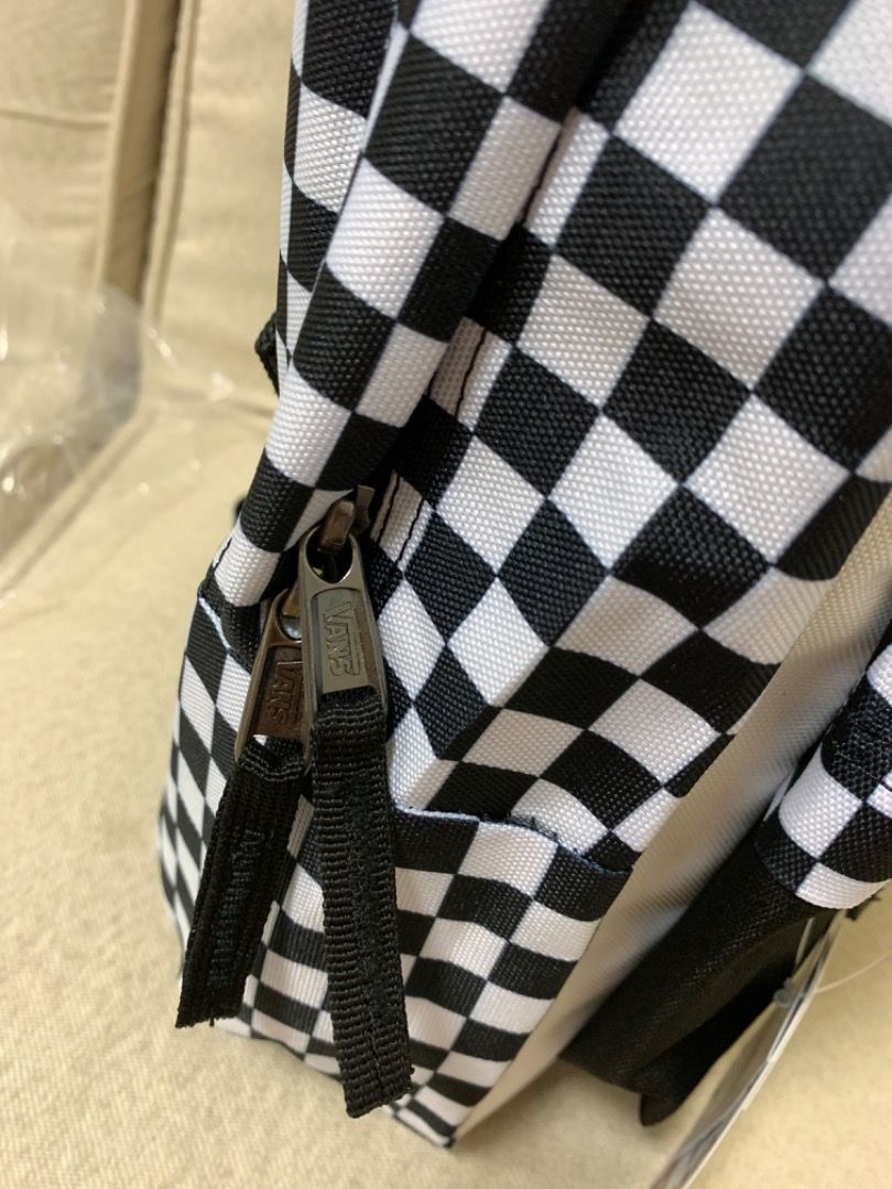 Vans backpack (Category: Backpacks) located in Manila. Submitted by zzlcmnds (Listing ID 1370950926, Image 3). Description: Brand new and orig Mall price is 3k Selling for only 1,800.