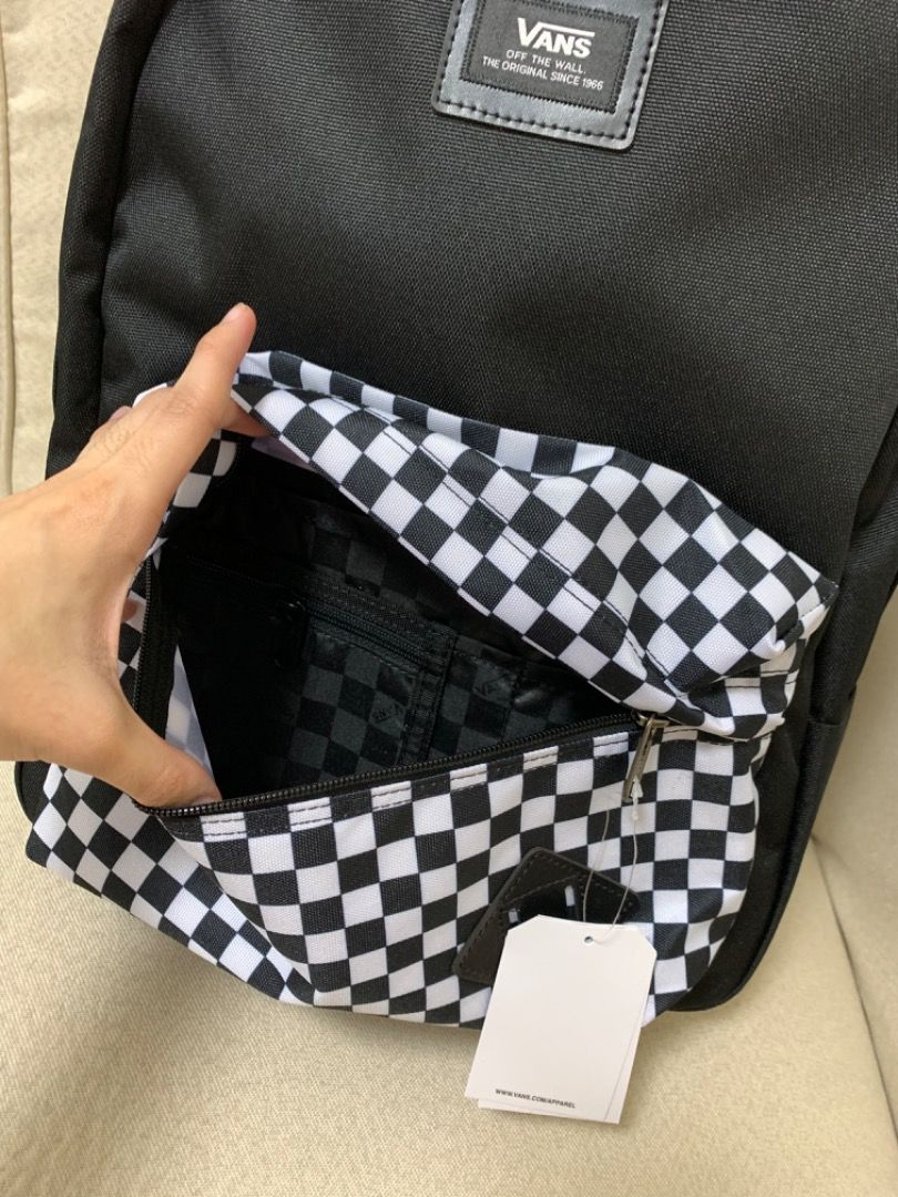 Vans backpack (Category: Backpacks) located in Manila. Submitted by zzlcmnds (Listing ID 1370951153, Image 3). Description: Brand new and orig Mall price is 3k Selling for only 1,800.