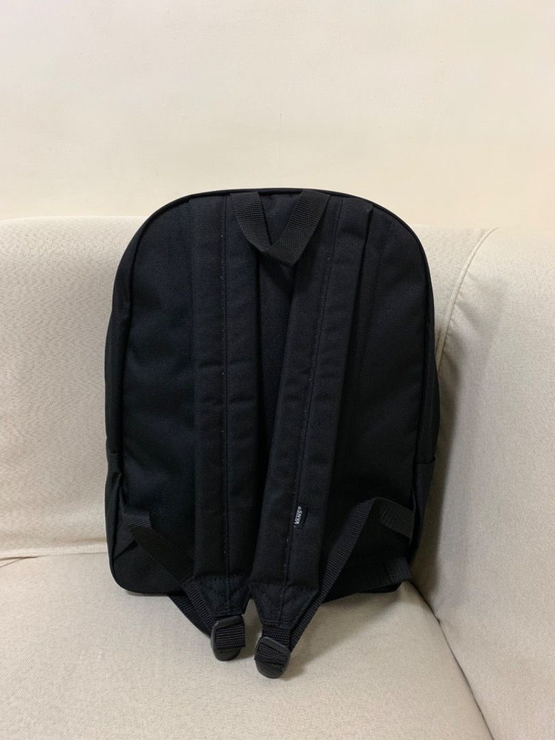 Vans backpack (Category: Backpacks) located in Manila. Submitted by zzlcmnds (Listing ID 1370951153, Image 2). Description: Brand new and orig Mall price is 3k Selling for only 1,800.