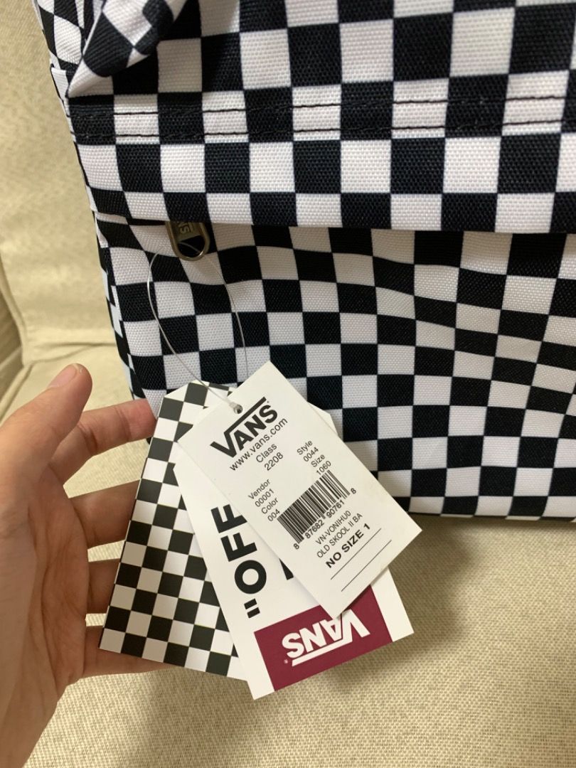 Vans backpack (Category: Backpacks) located in Manila. Submitted by zzlcmnds (Listing ID 1370951966, Image 3). Description: Brand new and orig Waterproof 22 liters Mall price is 3k Selling for only 1,800.