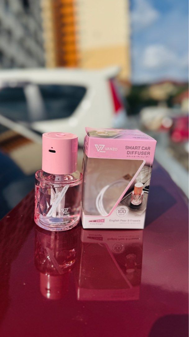 VANZO SMART CAR DIFFUSER (Category: Fragrance & Deodorants) located in Kuala Lumpur. Submitted by aiynee (Listing ID 1370796402, Image 1). Description: User vanzo pink boleh grab . Baru pkai xsmpai setegah jam . Dapat set skli kotak mcm bru . (Letgo sbb bau tk kna dgn hidung 🥹 selera org lain2 kan ) for now pkai hitam , ingt nk try yg pink tpi tak minat pulak bau dia .