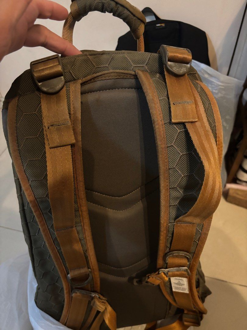 Visvim （分類：背包）位於 Hong Kong。 由 Dannybobo 提交（商品編號 1370944249，圖片 4）。簡介： 新舊如下介意勿拍。