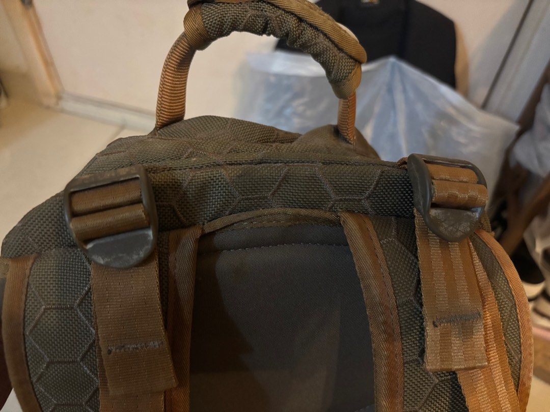 Visvim （分類：背包）位於 Hong Kong。 由 Dannybobo 提交（商品編號 1370944249，圖片 5）。簡介： 新舊如下介意勿拍。