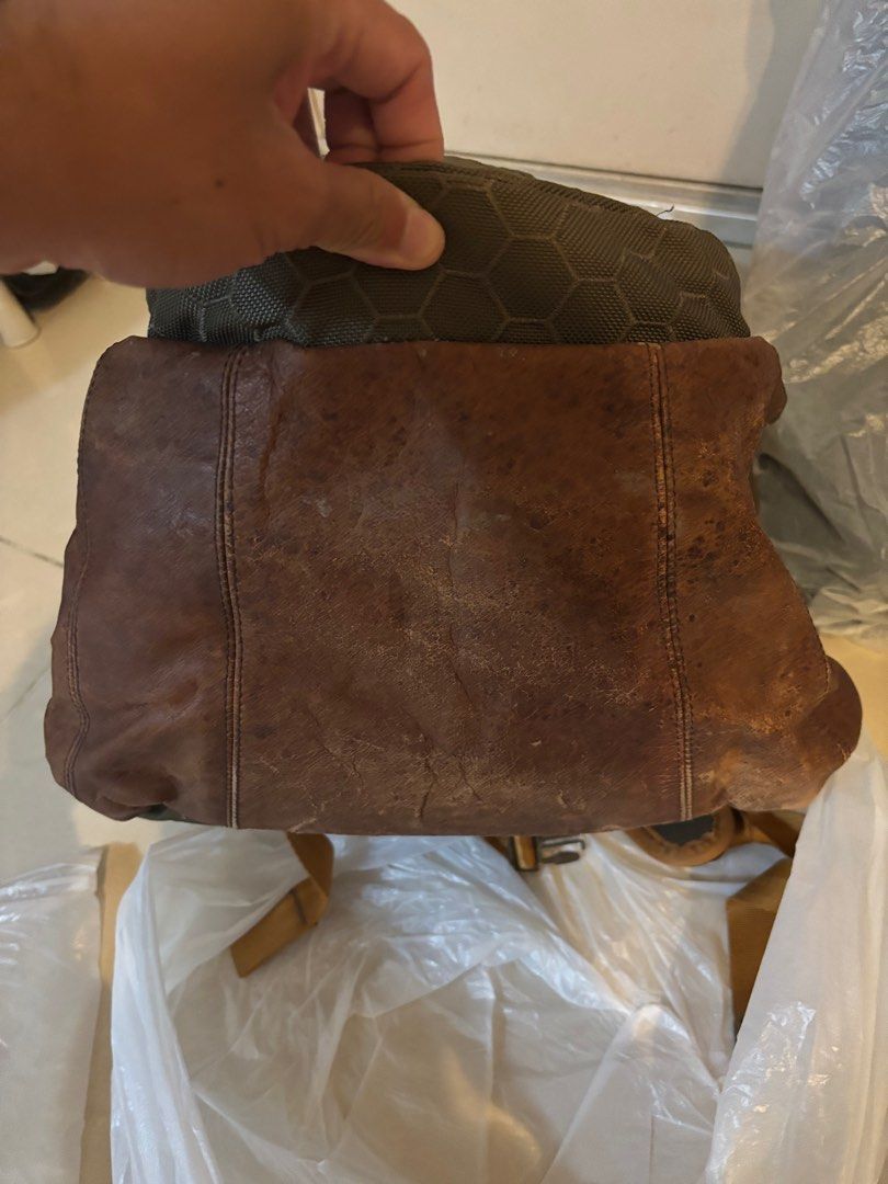 Visvim （分類：背包）位於 Hong Kong。 由 Dannybobo 提交（商品編號 1370944249，圖片 3）。簡介： 新舊如下介意勿拍。