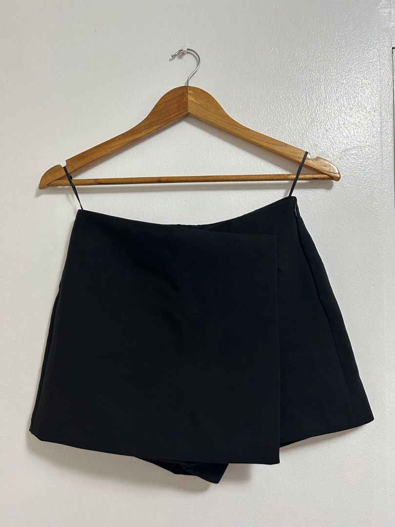 Zara Skort (Category: Skirts) located in Manila. Submitted by undergrace (Listing ID 1370954702, Image 1). Description: .