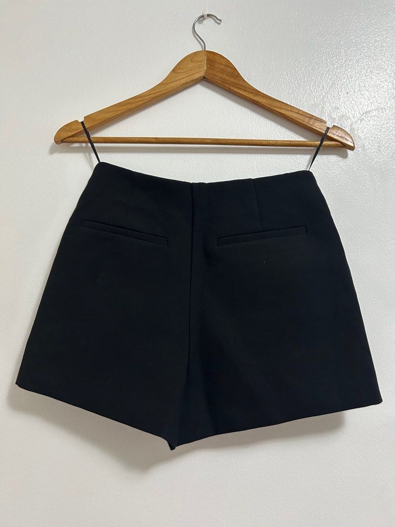 Zara Skort (Category: Skirts) located in Manila. Submitted by undergrace (Listing ID 1370954702, Image 2). Description: .