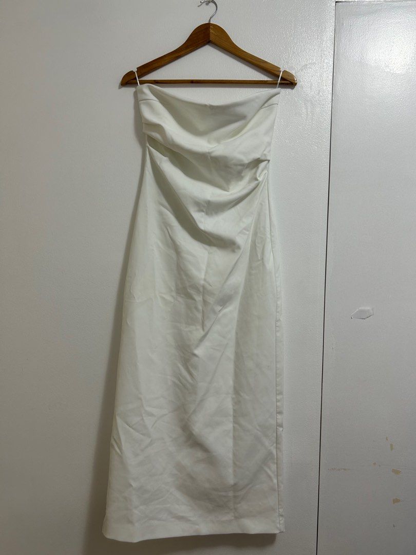 Zara White Dress (Category: Evening dresses & gowns) located in Manila. Submitted by undergrace (Listing ID 1370953814, Image 1). Description: .