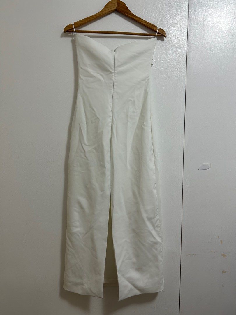 Zara White Dress (Category: Evening dresses & gowns) located in Manila. Submitted by undergrace (Listing ID 1370953814, Image 3). Description: .
