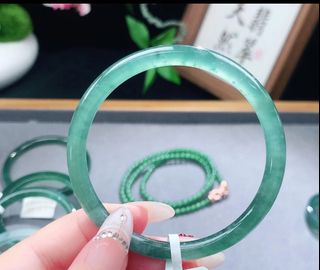 Natural A-Grade Jadeite Jade Bangle with Tinkling Sound64226814913666110