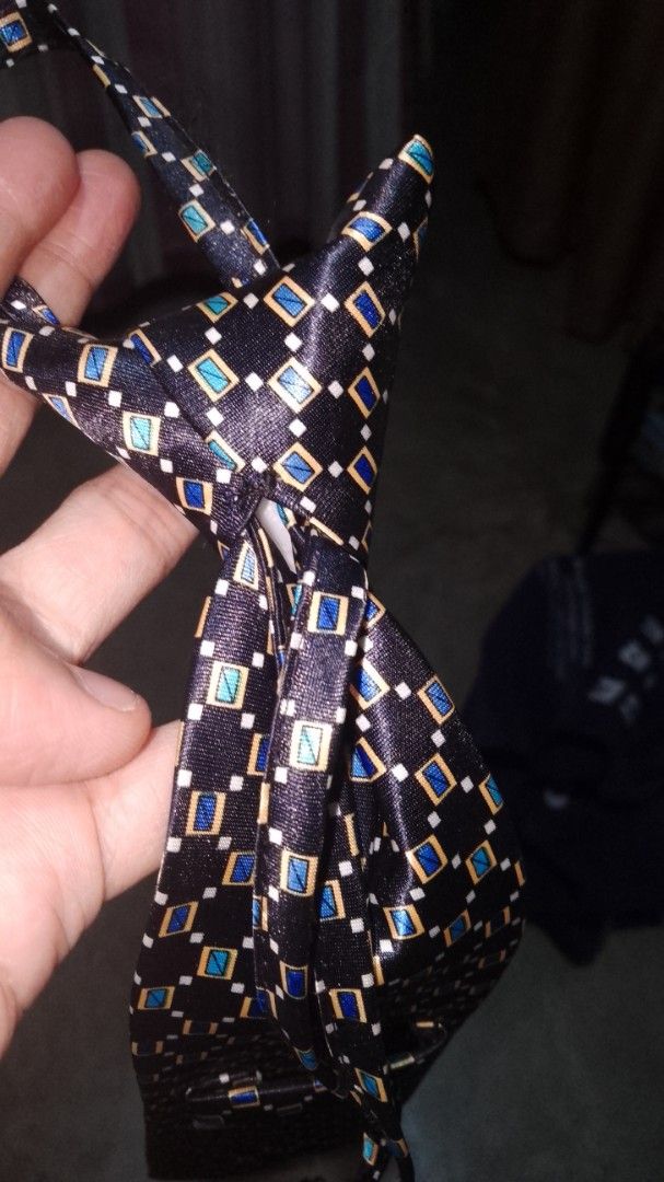 Armando Caruso Black and Blue Necktie (Category: Ties) located in Quezon City. Submitted by drlnmrdn (Listing ID 1371032908, Image 3). Description: Armando Caruso Black and Blue Necktie PHP 200 - Barely used - Tie at the back has a knot - May konting tastas pero not visible when worn Pick-Up only or Pick-Up by your rider. Buyer should book the delivery so they can monitor the delivery. Meet-up on Ever Gotesco Commonwealth, SM Fairview or, SM Nort