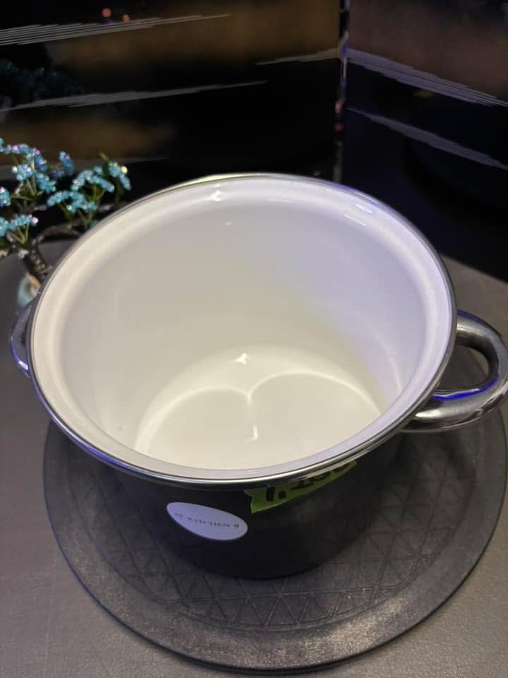 Enamel Deep Casserole 18cm 3.6 liters (Category: Cookware & Accessories) located in Antipolo. Submitted by queens.collections (Listing ID 1371155769, Image 3). Description: .