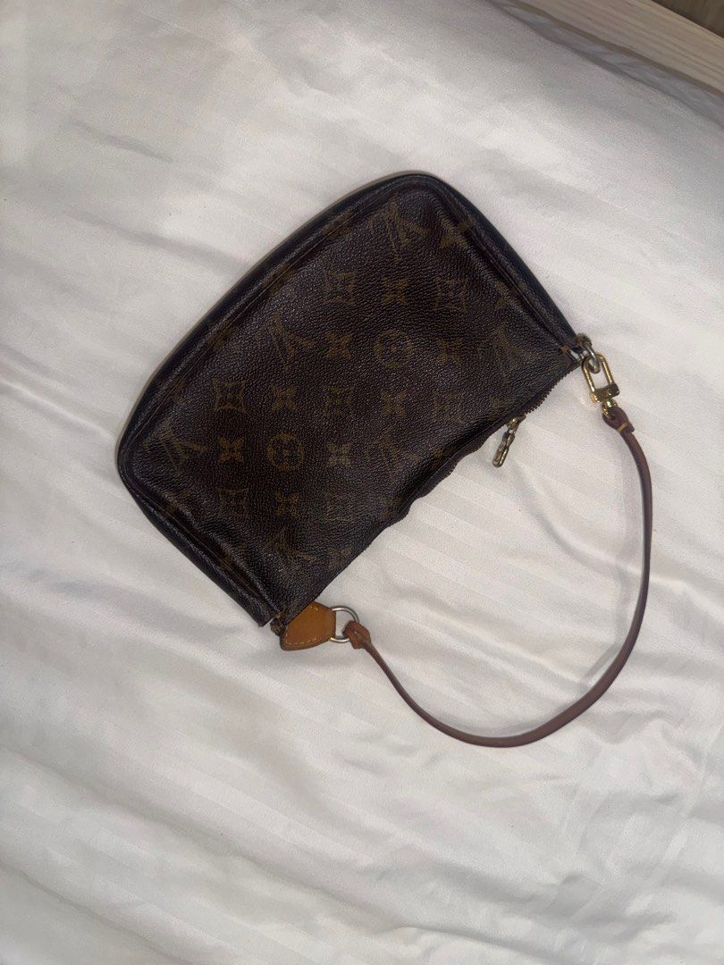 AUTH LV Louis Vuitton Pochette Bag (Category: Luxury Bags & Wallets) located in Makati City. Submitted by lexyu (Listing ID 1371116590, Image 1). Description: Selling really low because it needs a lot of loving and revamp. Leather has hardened due to really long storage in the cabinet. Zipper as well is tough to glide through but still works. (as is what is once sold) This is 100% AUTHENTIC bought my mom in store. Handed down to me but I wasn’t a