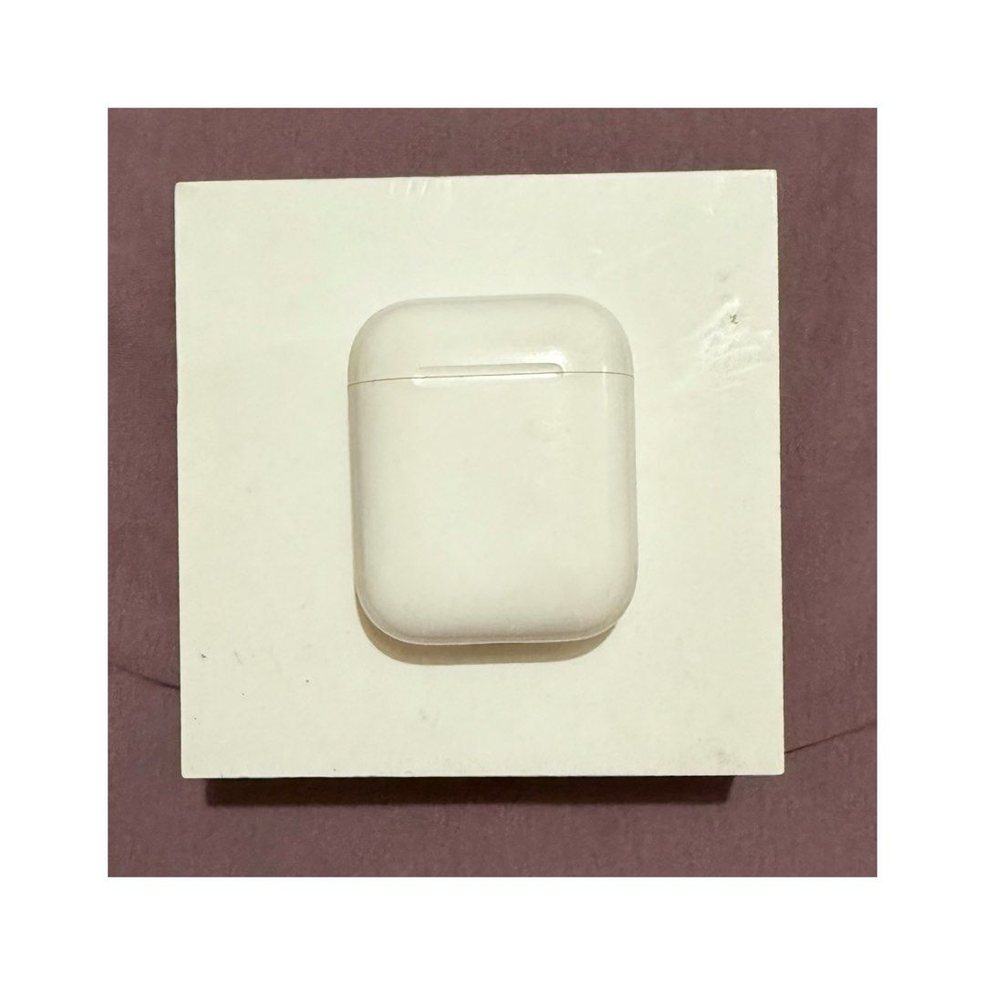 Authentic Airpods 1 with Charging Case (Defective) (Category: Headphones & Headsets) located in Las Pinas. Submitted by zen.finds (Listing ID 1371152533, Image 3). Description: Firm on price With box and manuals L & R pods, charging case Issue: Won’t charge na and pods gets depleted kaagad You can have it checked or repaired No other inclusions and flaws.