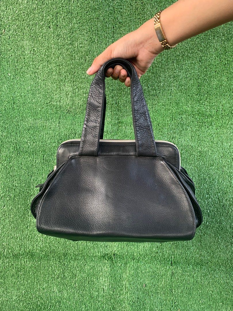 Authentic Michiamo Japan Leather Bag (Category: Luxury Bags & Wallets) located in Manila. Submitted by anggex44 (Listing ID 1371114387, Image 1). Description: Authentic Michiamo Japan Leather Bag.