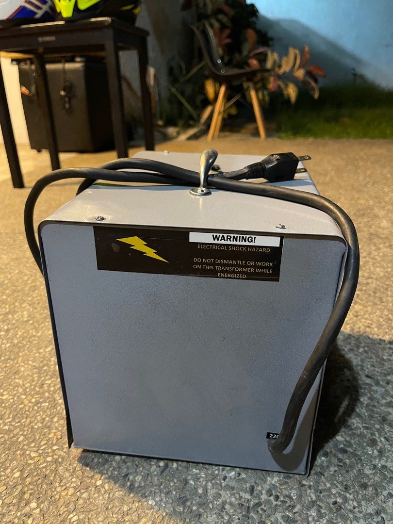 Authentic Rare 2000 watts step-down transformer, design to convert 220v input to 100v & 110v (Category: Electrical, Adaptors & Sockets) located in Muntinlupa City. Submitted by iriedays (Listing ID 1371149729, Image 2). Description: Authentic Rare 2000 watts step-down transformer, design to convert 220v input to 100v & 110v P5,000 only! Legit dm thank you! meet up muntinlupa or can do grab & lalamove.