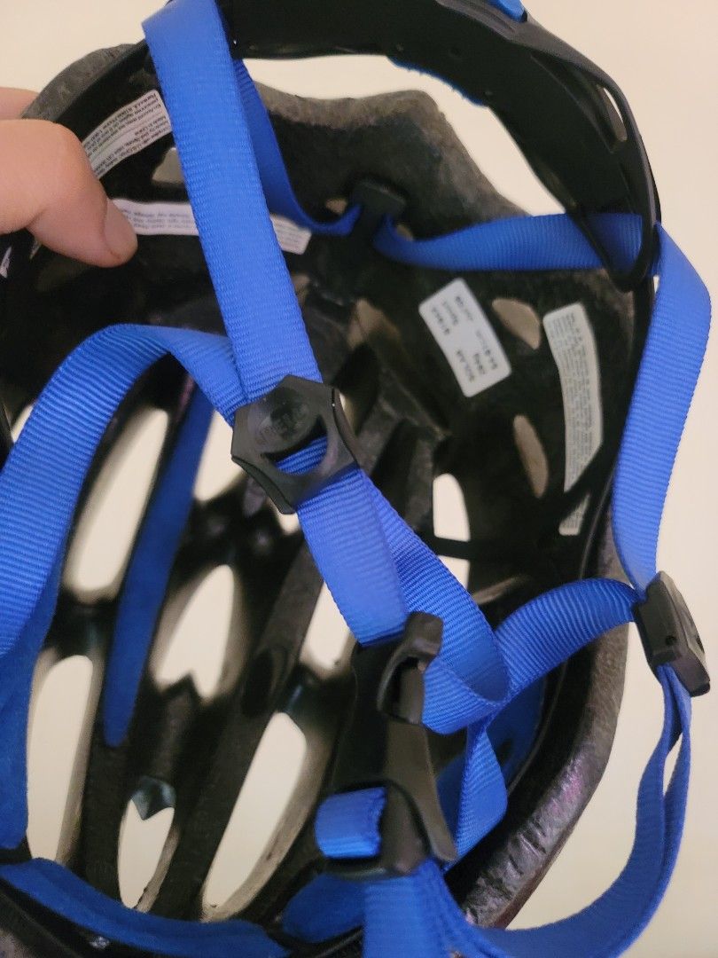 BELL HELMET (Category: Bicycles) located in Marikina City. Submitted by jerumelsario (Listing ID 1371026655, Image 3). Description: Bell Helmet 54-61CM.