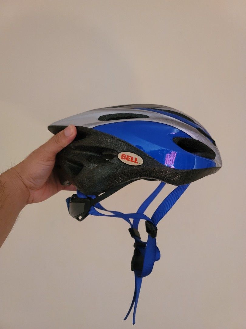BELL HELMET (Category: Bicycles) located in Marikina City. Submitted by jerumelsario (Listing ID 1371026655, Image 1). Description: Bell Helmet 54-61CM.