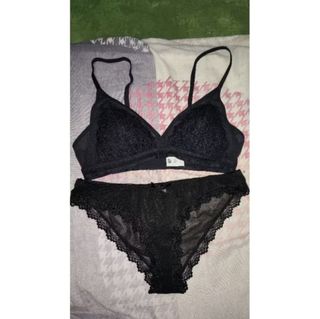 (Category: ) located in . Submitted by jesslingeriescollection (Listing ID 1371162377, Image 1). Description: .