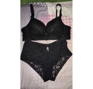 (Category: ) located in . Submitted by jesslingeriescollection (Listing ID 1371162604, Image 1). Description: .